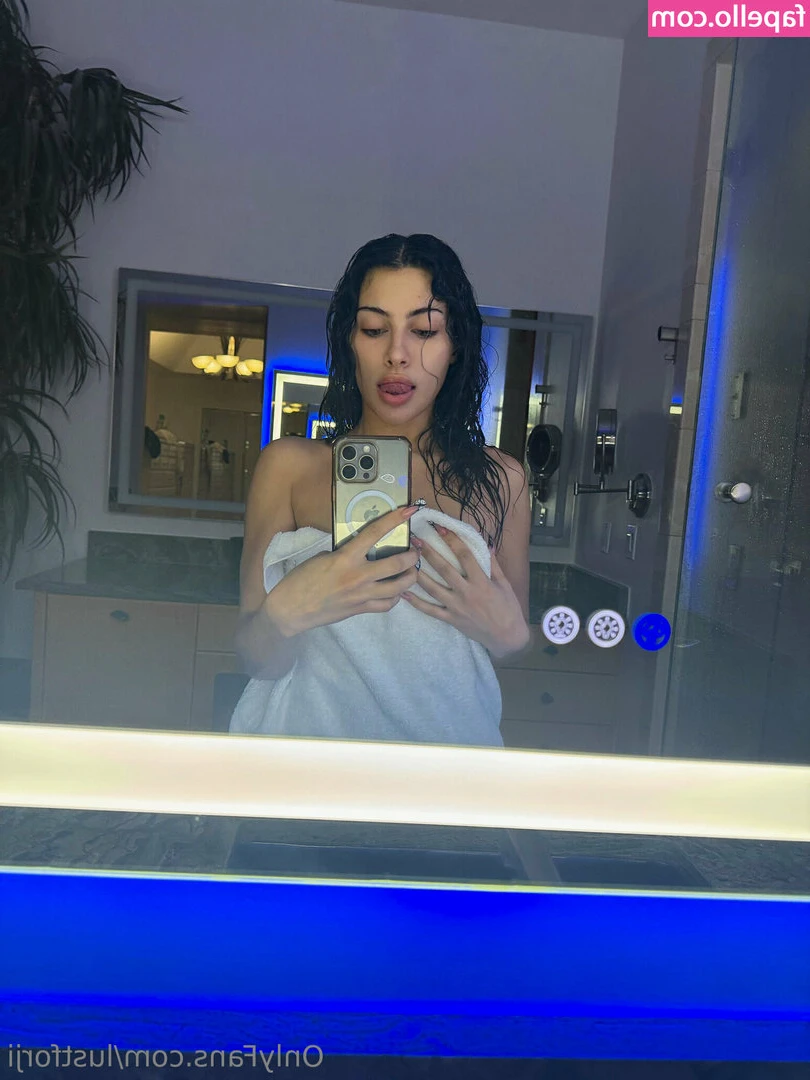 Jiana Elise [ jiana-elise ] - New birthday rule: NO PANTS!