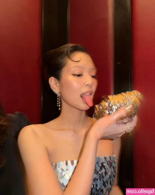 Jennie | BLΛƆKPIИK [ jennie-blkpik ] - POV: you’re on top of me 😛💦