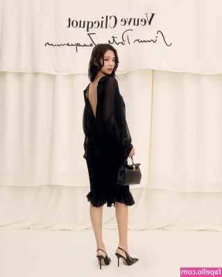 Jennie | BLΛƆKPIИK [ jennie-blkpik ] - Cameltoe sempre estremo per i miei porcellini 🥵