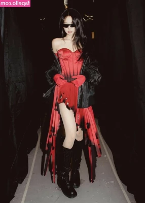 Jennie | BLΛƆKPIИK [ jennie-blkpik ] - sometimes i like being a bit sassy like that but sassy girl need love