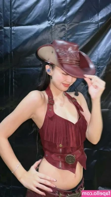 Jennie | BLΛƆKPIИK [ jennie-blkpik ] - JIGGLE BALLS  Where should I go with these inside my pussy if they