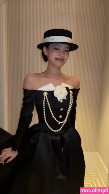 Jennie | BLΛƆKPIИK [ jennie-blkpik ] - I would look the CUTEST in these tiny lil thangs... don't you think?!