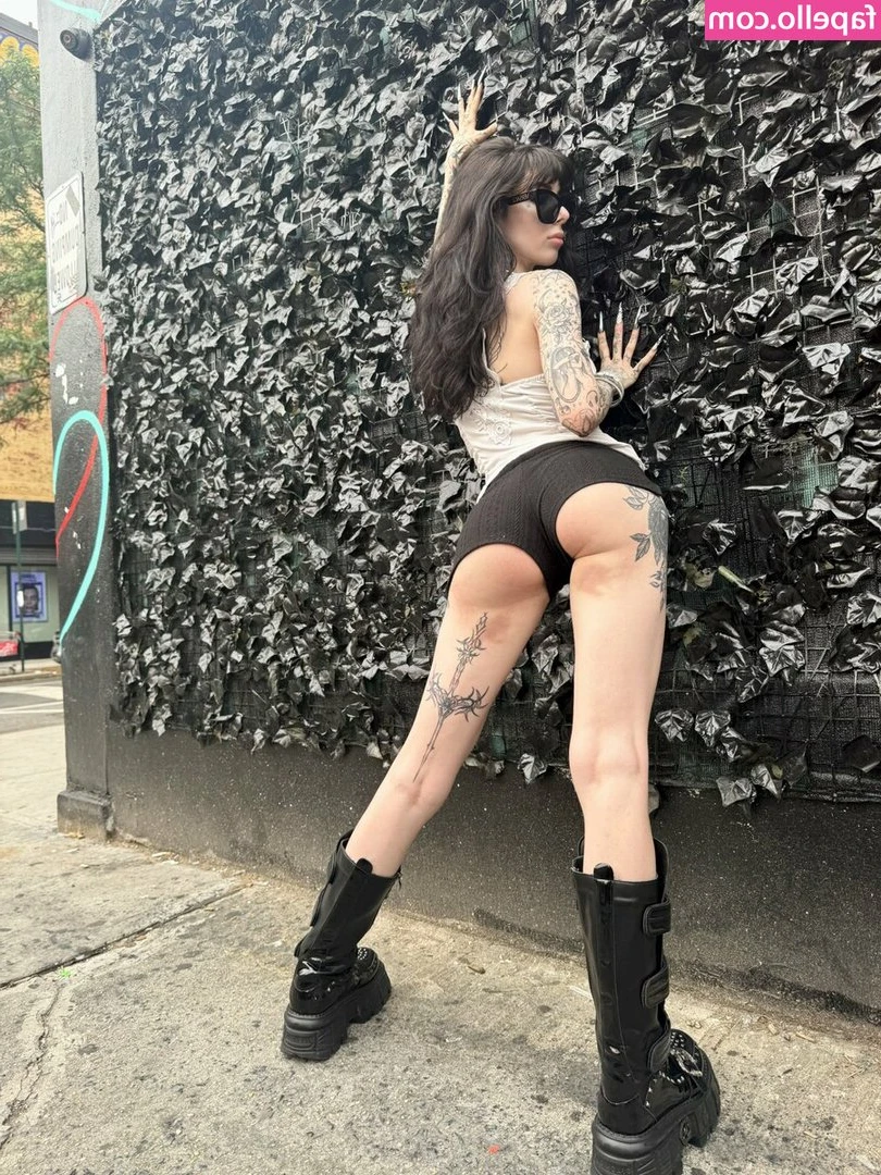 succumtosilk - Happy Monday! I hope everyone has a fantastic week. I’m heading to