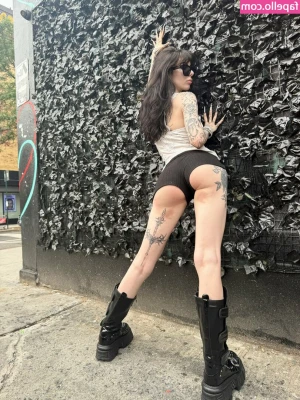succumtosilk - Happy Monday! I hope everyone has a fantastic week. I’m heading to
