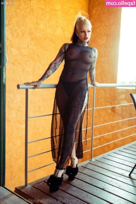 Ivana Hyde [ ivana-hyde-2 ] - Gotta get into the spooky season with me