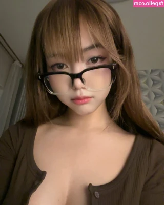_little._pony [ little-pony ] - Let me jiggle my big tits for you while you jerk off !