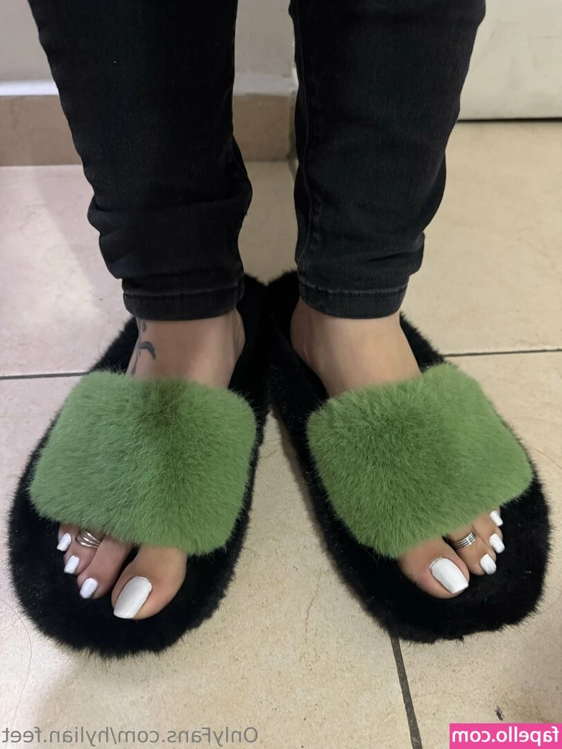 hylian.feet [ hylian-feet ] - Check your messages soon 👀💦