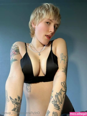 bri_queen [ bri-queen ] - I think I could make a very good secretary. What do you think?