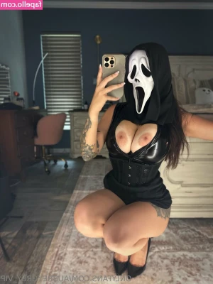 Aubrey Grey [ aubrey-grey-2 ] - Baking a special cake 🧁