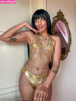 vivaathena [ vivaathena-7 ] - can you tell i was cold? ;)