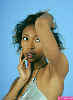 niaaliyah - who s there