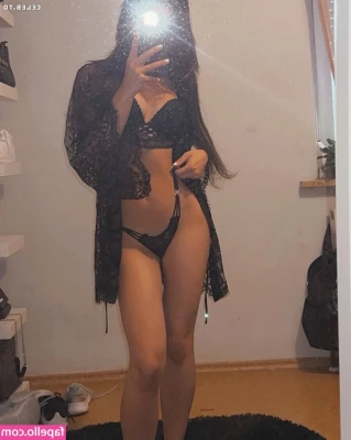 Doreengnadi - Some strap on fun with this hot woman! If you want to see more, ask