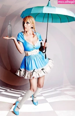 Maria Brink [ maria-brink ] - Who wants some birthday cake 🎂?!?