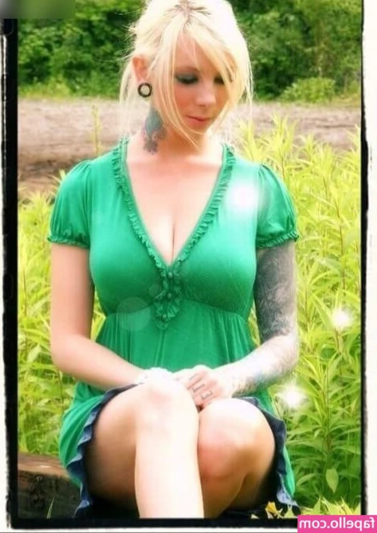 Maria Brink [ maria-brink ] - New week - new photo set🖤 Does my new black permanent cage make me