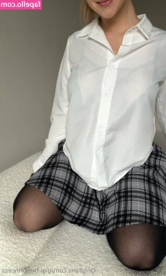 gigi.the.princess [ gigi-the-princess ] - I was so horny this morning. I had to rub and slap my pussy. Grab and