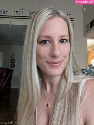 the_country_hotwife [ the-country-hotwife-3 ] - Sending out a throwback video of me stretching my pussy with a huge