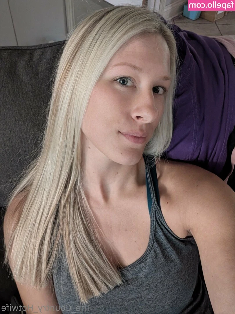 the_country_hotwife [ the-country-hotwife-3 ] - Big titty troubles lol