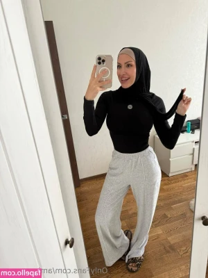 Amira_amour [ amira-amour ] - I love playing with my hard nipples 😈🤤😝