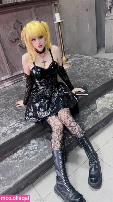 win_winry [ win-winry ] - Devant la télé me manque juste une chienne pour me masser