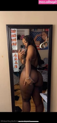 babyafreak00 - Camel toe 😊