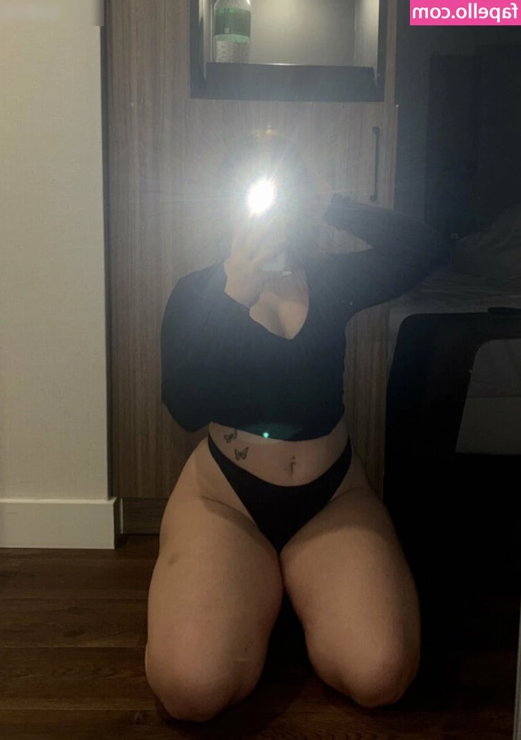 Lena Weber [ lena-weber ] - Bebé ésta mami desea follar fuerte me gusta jugar con tu polla 