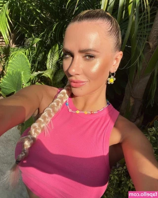 Karen Sosa [ karen-sosa ] - I’m officially on beach time! 🏖 I’ll be back Friday! 😘