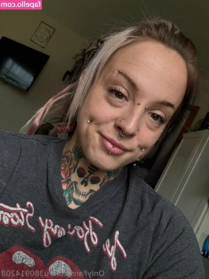 u380914208 - Unfiltered, unedited... just me being a naked Queen <3