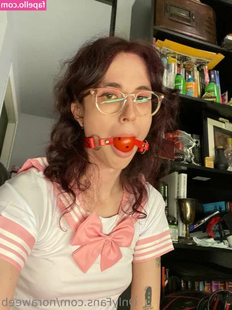 Veronica Ox [ veronica-ox ] - mrs claus got a little thicc