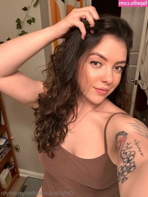 hollyhuntvip - revealing what's underneath my XXXMAS sweater😛