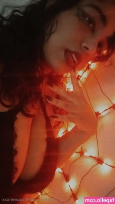 xxqueenxxx - Playing with an eye filter
