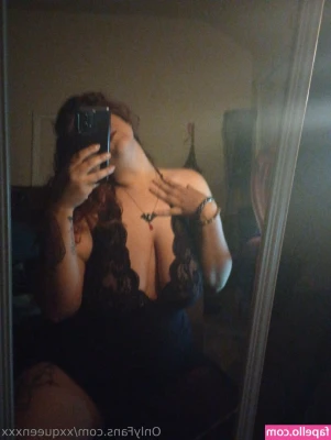 xxqueenxxx - Would you breed me in my thigh highs? 💦
