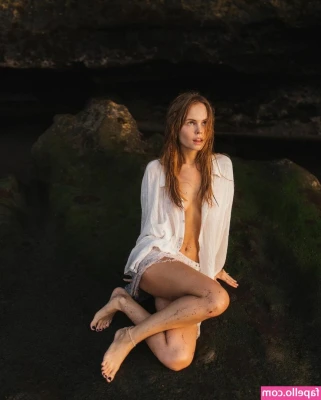 Anastasiya Scheglova [ anastasiya-scheglova ] - U wont believe how many stretch marks i have gottrn🥰