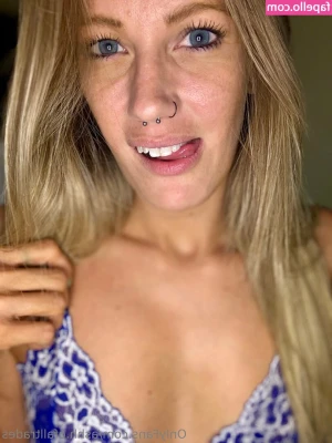 ashhes_wild [ ashhes-wild ] - Happy Hump Day. 😜