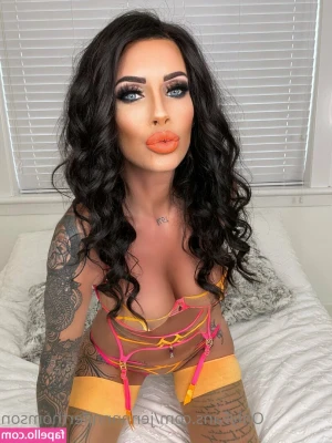 jennnnniferthomson - A little ass before bed never hurt anyone🍑💋