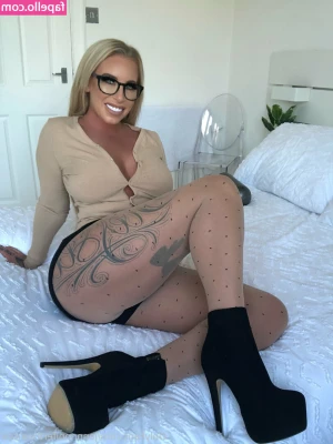 jennnnniferthomson - Let me make your Hump Day something special today. Personal voice