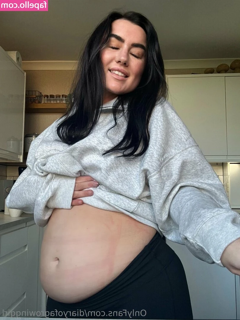 diaryofagrowinggirl - Who’s going to tip me for my wet pussy? 💰