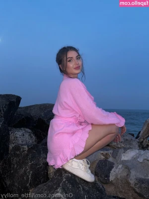 little_mollyy [ little-mollyy ] - I need someone to cum fuck me 🥵