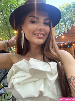 little_mollyy [ little-mollyy ] - I’m so honey 🍯🥲
