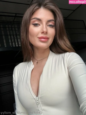 little_mollyy [ little-mollyy ] - Keep swiping to see my cookie🍪 😉