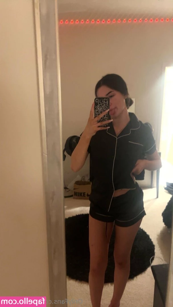 avryjennervip [ avryjennervip-3 ] - cutefeet  daintyFeet  twinkletoes  sexyfeet  pamperedfeet 