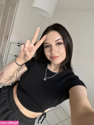 Harrie Silver [ harrie-silver ] - Sat here waiting to film some OF content  Will upload it tomorrow x