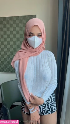 azaleahijabi - Angel eats out Kayla