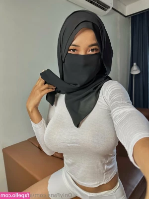 azaleahijabi - Late night fit