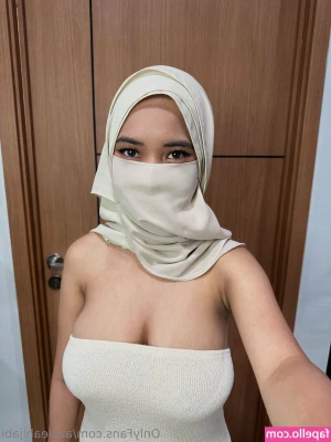 azaleahijabi - 有人說對我的屁股很有興趣 拍起來我才知道
