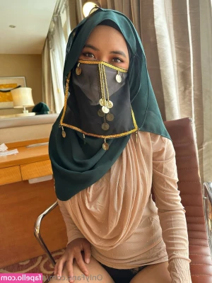 azaleahijabi - Quick fuck while doing some shopping