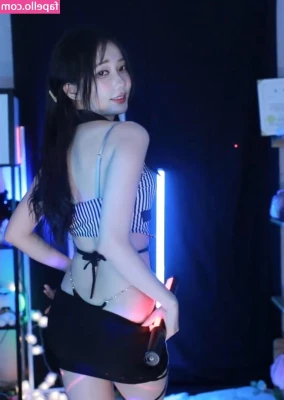 magenta62 - Careful, Papi. Staring too much might cause you to get hard 😈