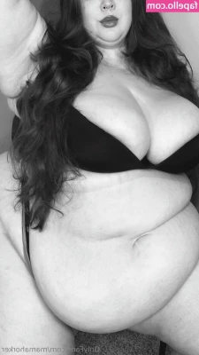 mamahorker - Boot removal and stomp onto camera video    giantess  pov  stomp