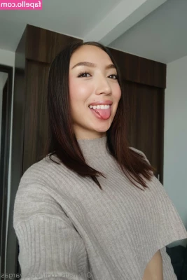 Lucia.vargas [ lucia-vargas ] - Cum for me in my dm 😳🔥