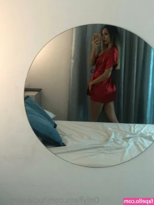 Lucia.vargas [ lucia-vargas ] - a quick booty selfie to brighten your day 😚💋