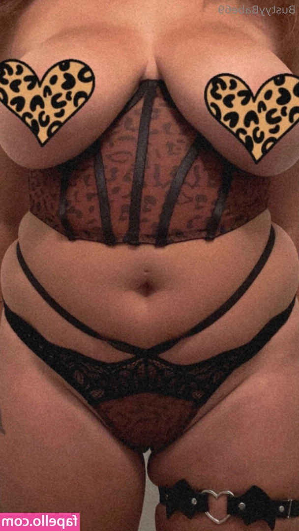 bustyybabe69 - Looking for a professional back scrubber assistant... 😏🐻🚿